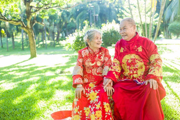 天涯海角五一迎来婚纱旅拍热日均接待婚拍新人50对(图1)