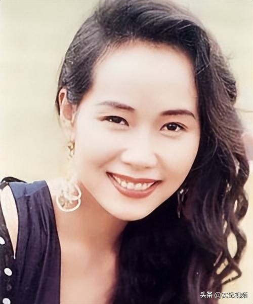 58岁许官人南宫NG28入口叶童和富豪结婚33年遭背叛4次选择终身不生(图13)