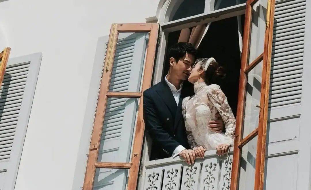 南宫NG28下载恭喜TVB富二代男星郭子豪婚礼在即与高颜值港姐恋爱六周年晒古典婚纱照(图4)