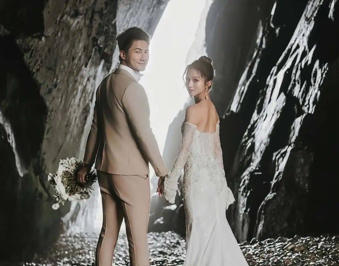 南宫NG28下载恭喜TVB富二代男星郭子豪婚礼在即与高颜值港姐恋爱六周年晒古典婚纱照(图6)