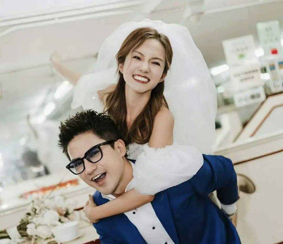 南宫NG28下载恭喜TVB富二代男星郭子豪婚礼在即与高颜值港姐恋爱六周年晒古典婚纱照(图9)