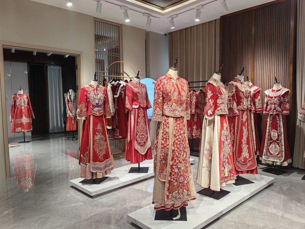 中国经济样本观察·“镇”了南宫NG28登录不起｜为全球新娘造梦婚纱小镇“裁”出24亿元“幸福产业”(图4)